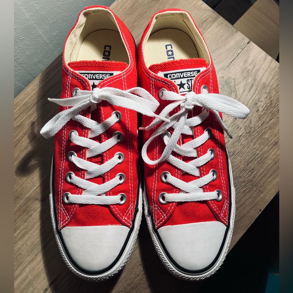 ✨🆕✨Converse Chuck Taylor All Star Classics- Red, Unisex, NEW!